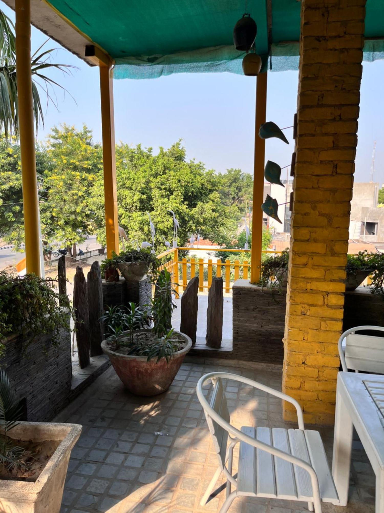 Aakritii Hotels Gurgaon Oda fotoğraf